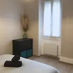 Le Cozy Near Center Train Station & Sciencespo Apartment